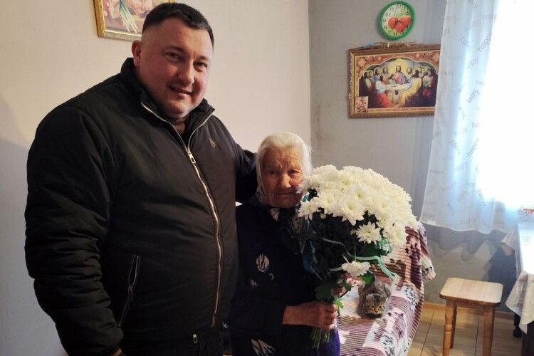 На Волині привітали довгожительку