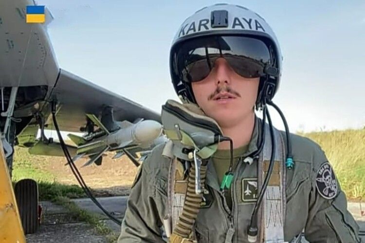 Льотчик – Герой України, який служив у Луцьку, розповів, як врятувався з палаючого літака 