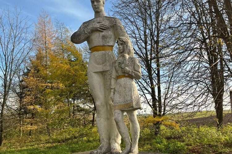 На Львівщині староста села, який обікрав волинянина, не дозволив знести радянський пам’ятник