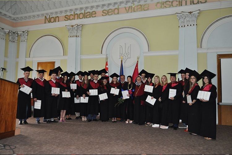 У Луцьку 56 молодих фахівців отримали омріяні документи про вищу освіту (фото, відео)