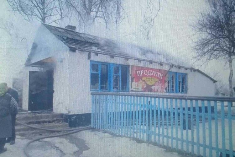 На Рівненщині згорів весь крам сільського магазину