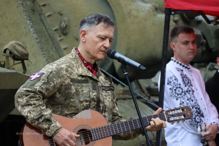 «Вишиванка на броні»: як у Луцьку збирали кошти для «Сталевої Сотки» (Фото)