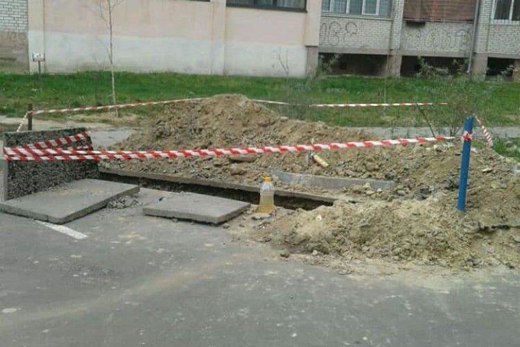 Луцькі «муніципали» оштрафували дядька з лопатою