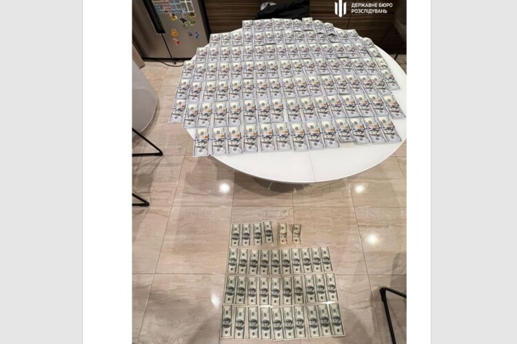 Митник з Волині допомагав переправляти через кордон ухилянтів за паспортами померлих