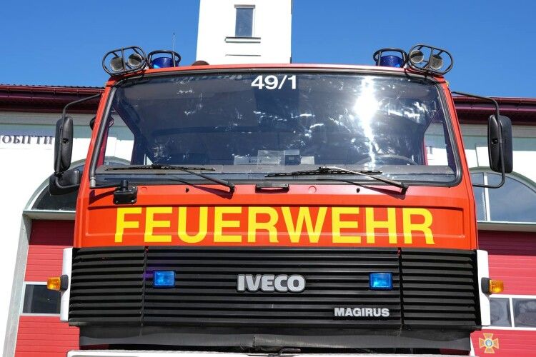 У Луцьку рятувальники отримали спеціальний аварійно-рятувальний автомобіль від німецьких партнерів