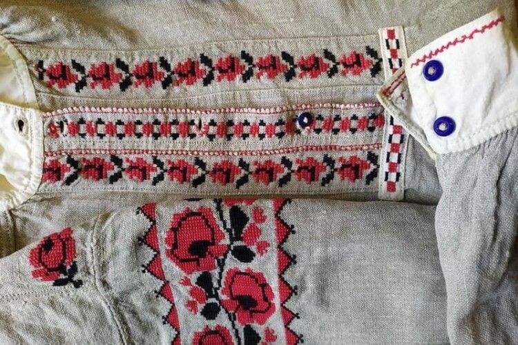 Музею Рівненщини онучка подарували 80-літню бабусину вишиванку