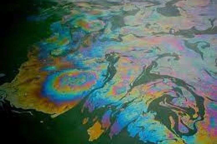 На Волині після ракетного обстрілу у річку потрапили нафтопродукти