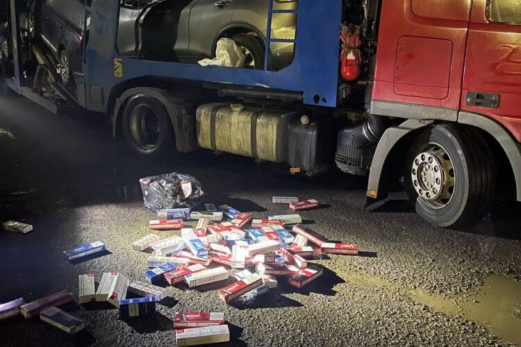 В Україну намагалися доправити контрабандою понад 3 тисячі пачок білоруських цигарок (Фото)