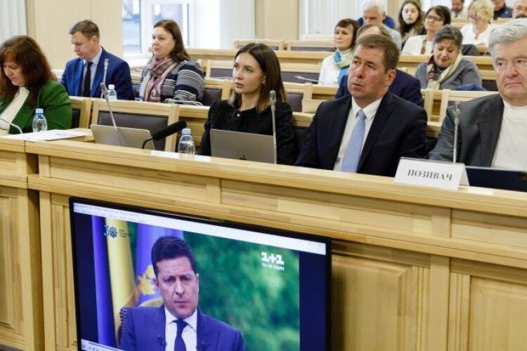 Порошенко у Верховному Суді: ті самі люди, які розкрадали державу, одночасно голосували в РНБО за незаконні санкції