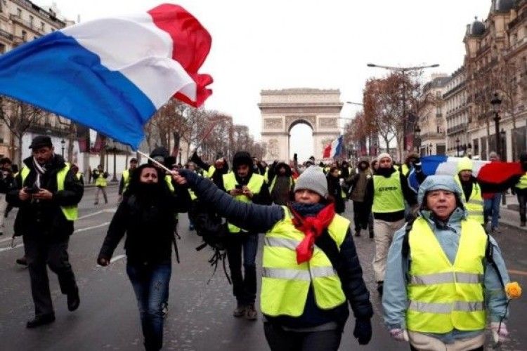 Жовті жилети в Парижі протестують двадцять перший раз