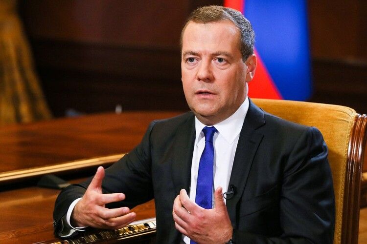 Медведєв жахає росіян загрозою агресії з боку НАТО