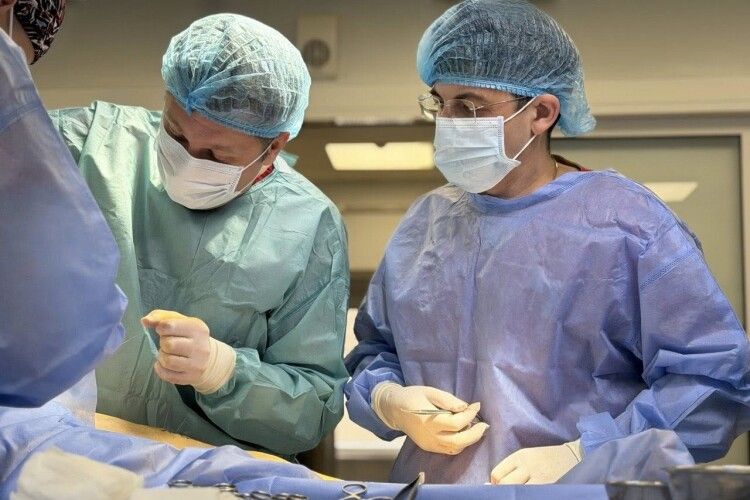 Критичний тиск та аневризма аорти: у Львові провели симультанну операцію 63-річному волинянину