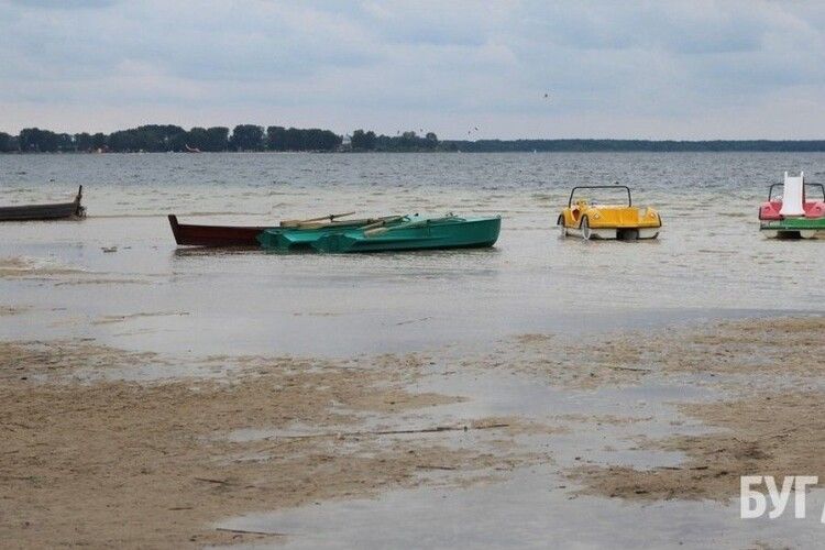 В прибережній смузі озера Світязь екологи виявили вигрібні ями