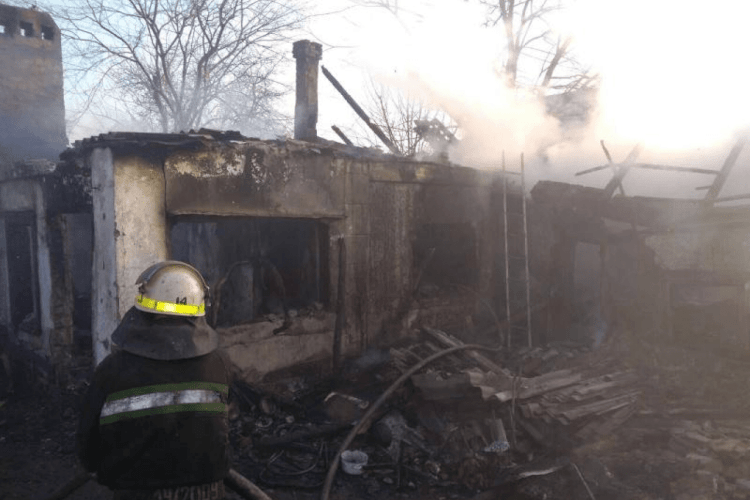 Упожежі загинуло двоє дітей та їхній батько