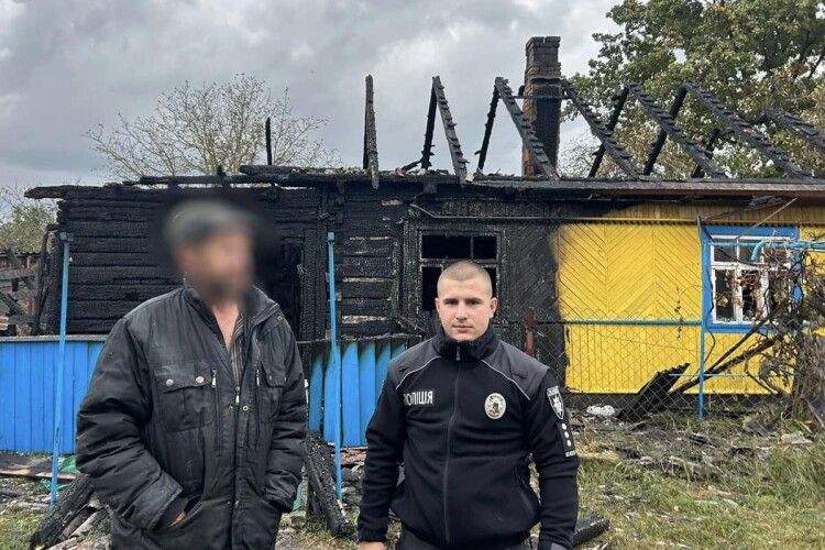 На Волині поліцейський виніс чоловіка з палаючої хати