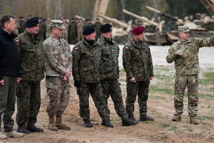 Відсьогодні у Польщі вручатимуть повістки і працюватимуть медкомісії