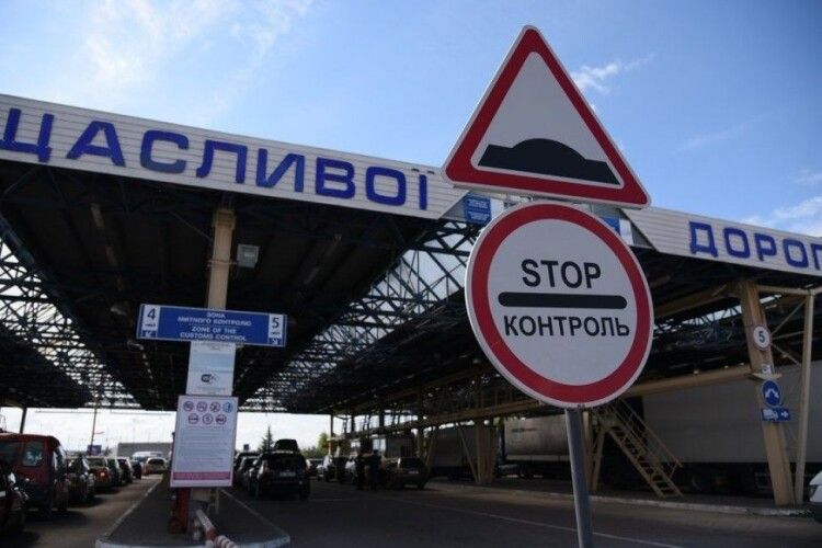 Чоловіки - представники українського бізнесу зможуть виїжджати за кордон