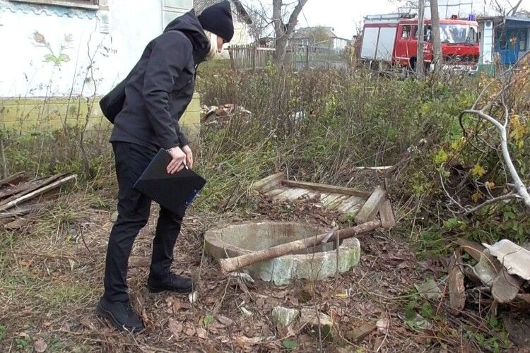 Залишилося шестеро дітей: чоловік вбив дружину у день одруження і викинув тіло в криницю (Фото, відео)