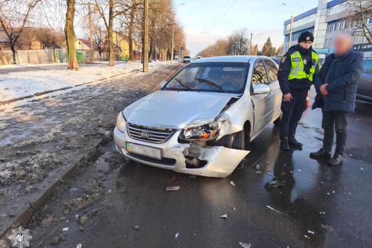 Водій з ознаками алкогольного спʼяніння вчинив ДТП і намагався дати неправомірну вигоду патрульним