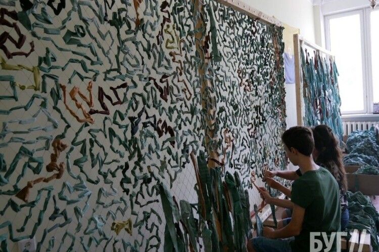 У Нововолинську плестимуть маскувальні сітки нового кольору