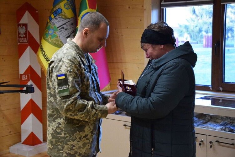 Посмертні нагороди полеглих Героїв-прикордонників з Волині вручили їхнім рідним