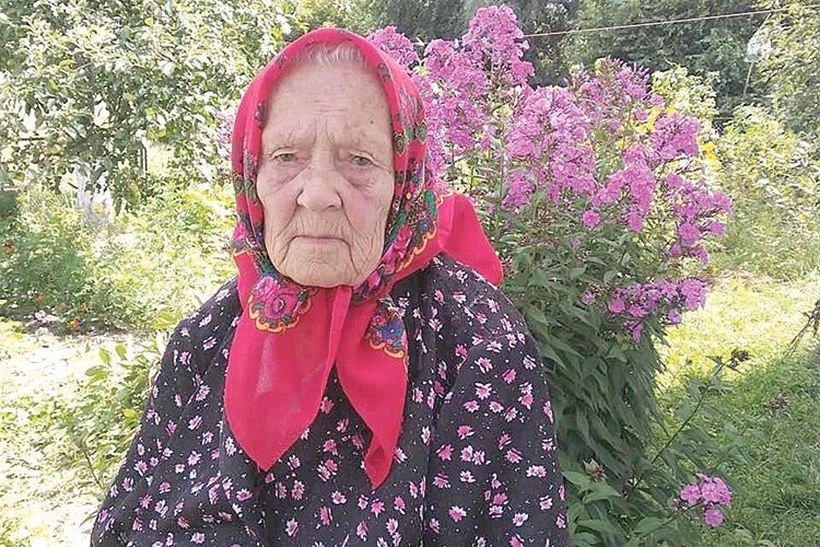 Бабуся Димна описала сторіччя із життя її рідного села