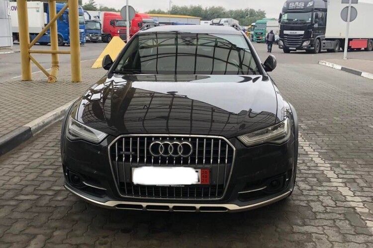  На «Ягодині» забрали Audi у чоловіка, який оформив «липовий» договір на машину (Фото) 