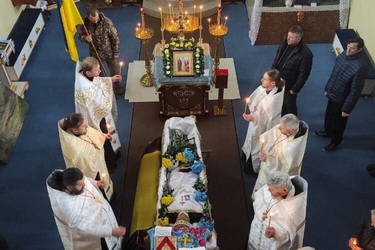 На Волині попрощалися з воїном, який відійшов у вічність після тривалої хвороби (Фото)