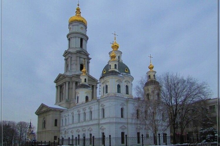 Окупанти скинули снаряд на Успенський собор у Харкові, який уцілів за часів Другої світової