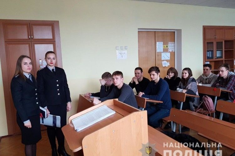 Волинським школярам пропонують стати поліцейськими