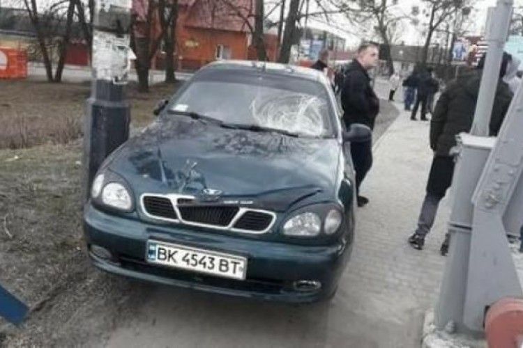 Дільничний наїхав на дітей