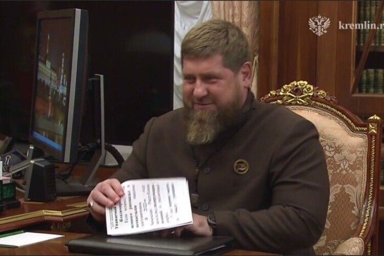 Кадиров зовсім осліп? Промовиста деталь на зустрічі із Путіним (Фото)