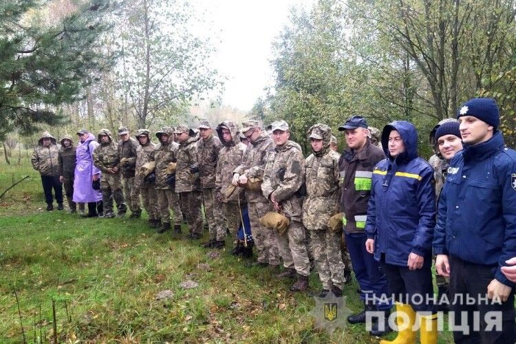 На Рівненщині вже добу шукають 44-річного грибника, який пішов у ліс і досі не повернувся
