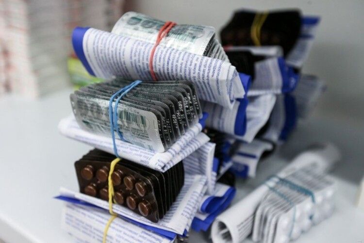 В Україні штрафуватимуть за продаж ліків малолітнім дітям