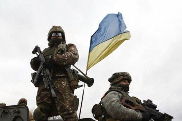 На Сході не стихають обстріли, окупанти поранили нашого солдата