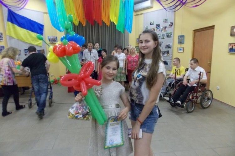 Юні ковельчани «малювали світ своїми кольорами»