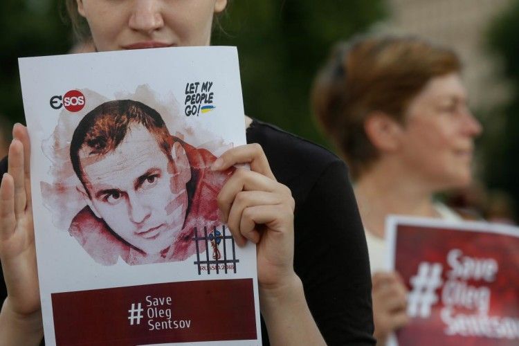 «Від його здоров'я мало що залишилося»: рідні Сенцова сумніваються, що він вийде з голодування