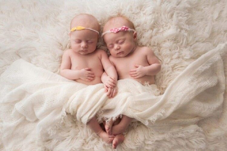 На Волині народилися дівчатка-двійнятка