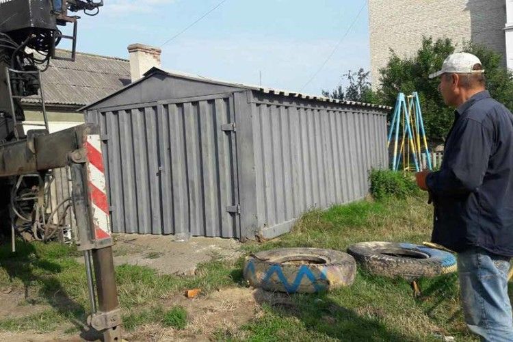 День міста луцькі комунальники «відзначили» демонтажем незаконно встановлених гаражів (фото)