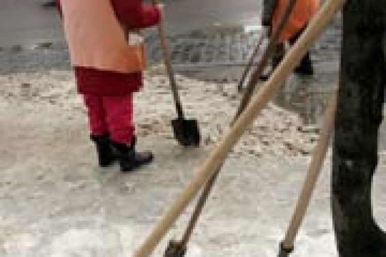 КОЖНОМУ ЧИНОВНИКУ — ЛОМ І ЛОПАТУ!