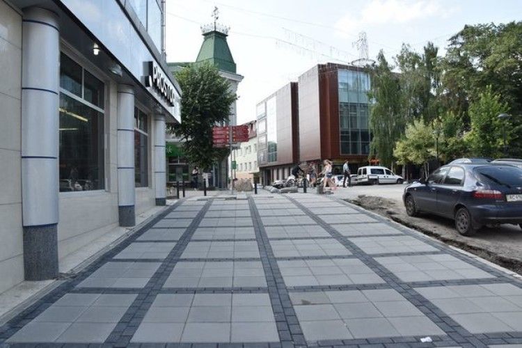 До Дня Незалежності у Луцьку мають відремонтувати вулицю Кривий Вал
