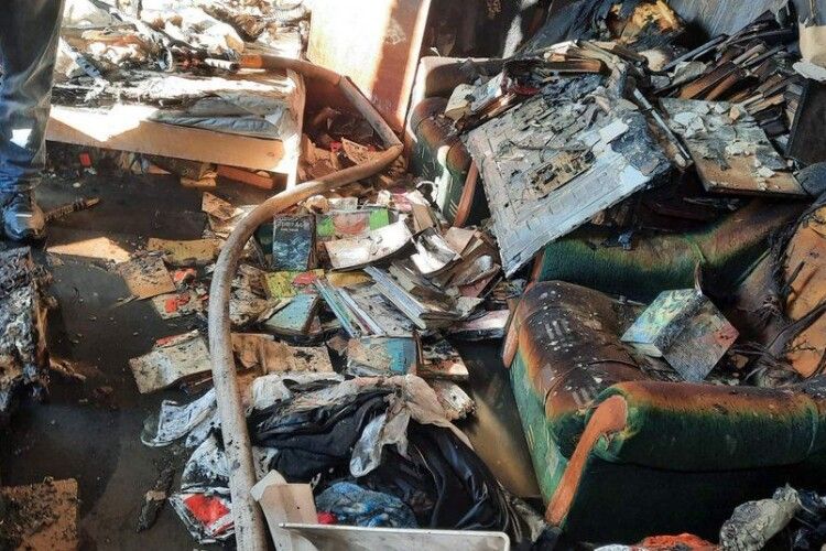 У центрі Луцька в багатоповерхівці згоріла квартира (Фото)