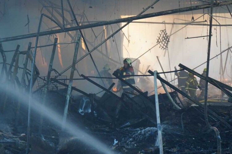 У Кременчуці після удару ракети знайшли 18 загиблих та 7 останків тіл: 21 людина зникла безвісти