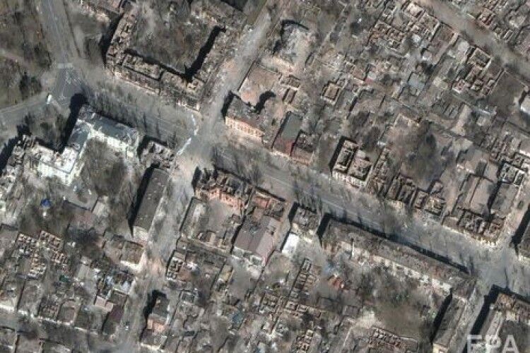 У центрі Маріуполя знищено цілі квартали. Опублікували нові знімки із супутника