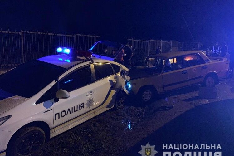 П'яний водій на «Жигулях» врізався у поліцейську автівку