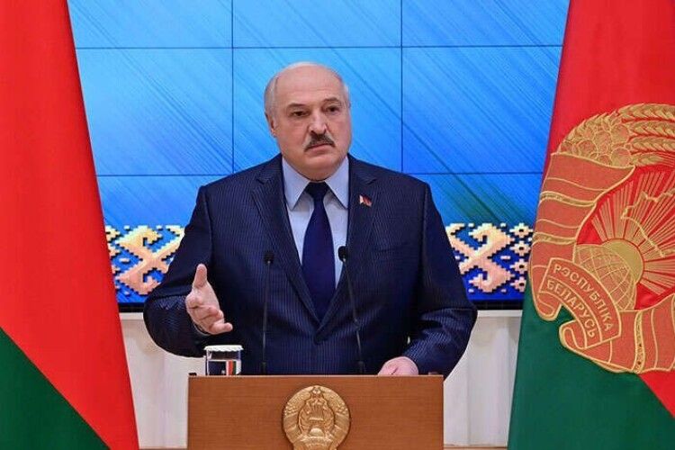 лукашенко почав роздавати паспорти мешканцям Донбасу