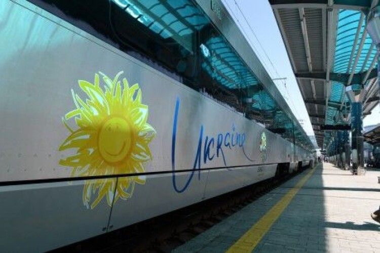 З Києва вирушив поїзд «4 столиці», щоб повернути українців із Білорусі, Литви, Латвії 