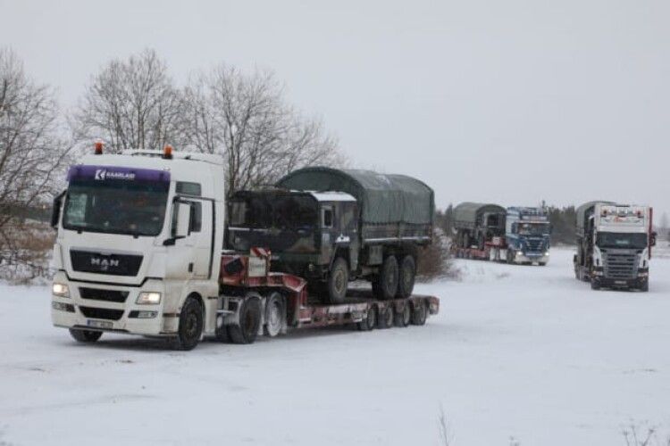Естонський військовий контингент прибув до Польщі: допомагатимуть стримувати навалу мігрантів на кордоні з Біропуссю
