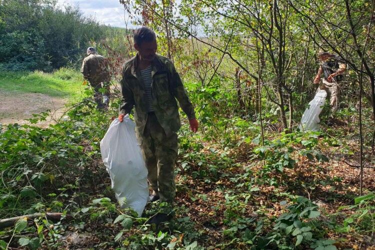 Цього року на Шацьких озерах туристи залишили менше сміття