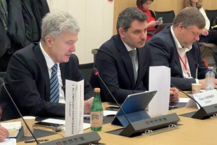 Порошенко в Брюсселі: війська НАТО мають зайти в Україну